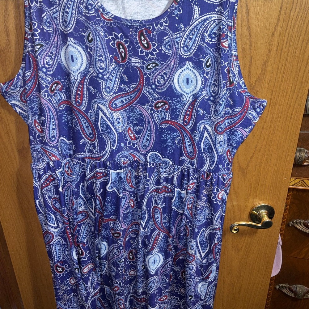 Elegant Paisley Sleeveless Midi Dress